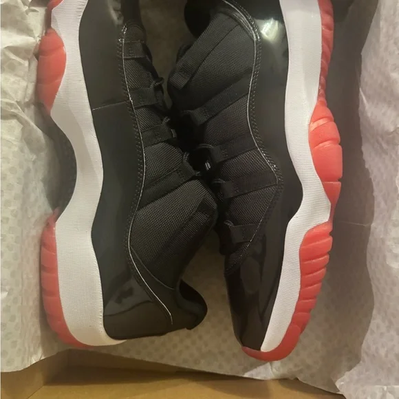 Air Jordan 11 Retro Low Sneakers - Picture 2 of 6